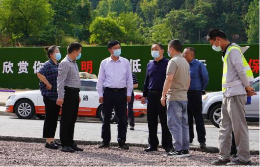 六安市公路管理處黨委書(shū)記、主任楊廣來(lái)一行蒞臨指導(dǎo)我司項(xiàng)目